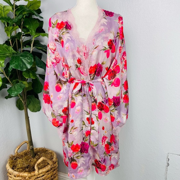 Victoria’s Secret Pink Floral Lace Satin Robe + Cami Set - Picture 6 of 10